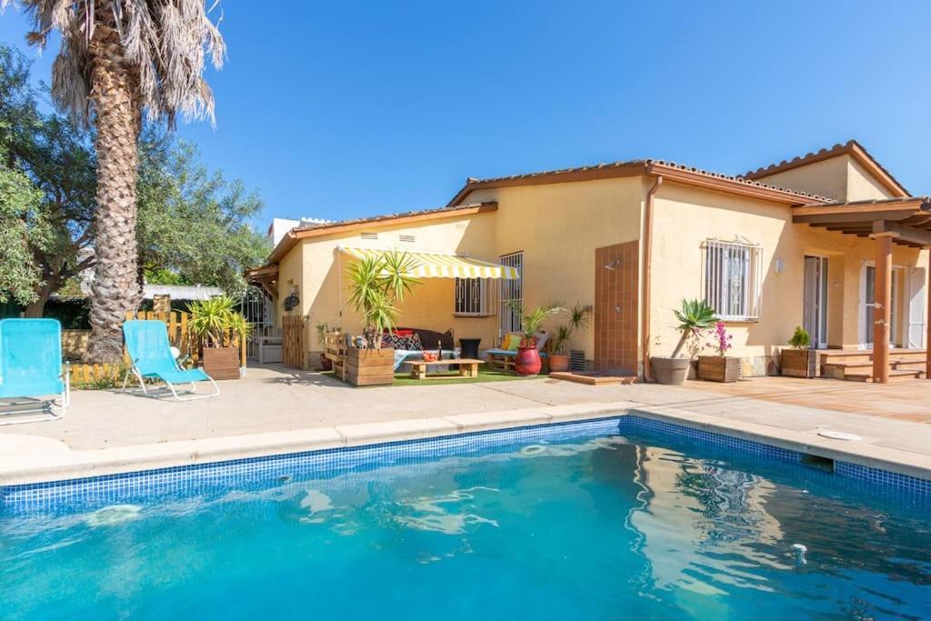 S46-Casa De Vacaciones Climatizada Con Piscina, En El Centro Junto Al Mar, Barbacoa Y Wiifi เอมปูเรียบราบา ภายนอก รูปภาพ