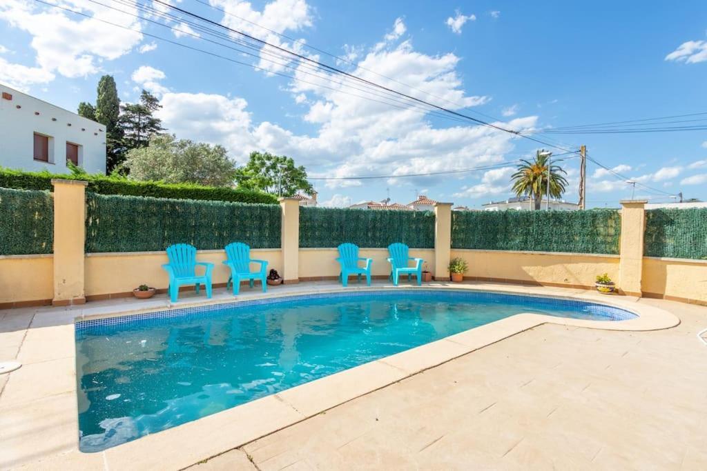 S46-Casa De Vacaciones Climatizada Con Piscina, En El Centro Junto Al Mar, Barbacoa Y Wiifi เอมปูเรียบราบา ภายนอก รูปภาพ