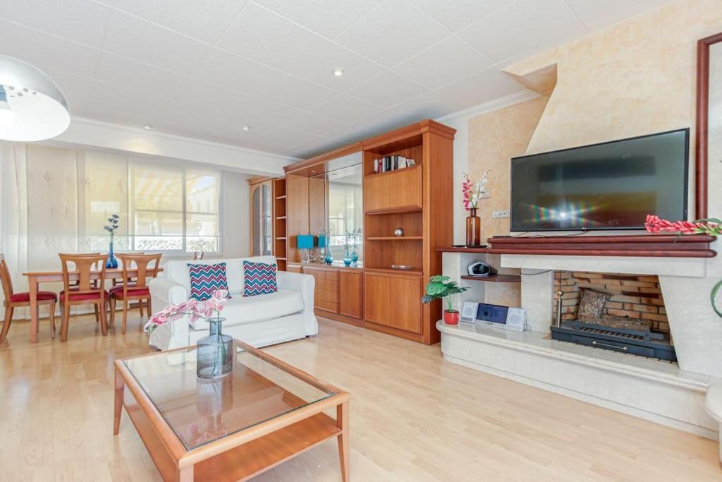 S46-Casa De Vacaciones Climatizada Con Piscina, En El Centro Junto Al Mar, Barbacoa Y Wiifi เอมปูเรียบราบา ภายนอก รูปภาพ