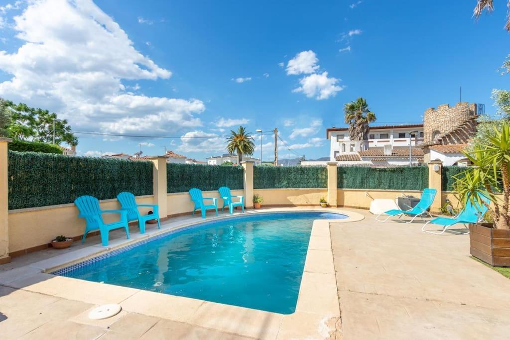 S46-Casa De Vacaciones Climatizada Con Piscina, En El Centro Junto Al Mar, Barbacoa Y Wiifi เอมปูเรียบราบา ภายนอก รูปภาพ
